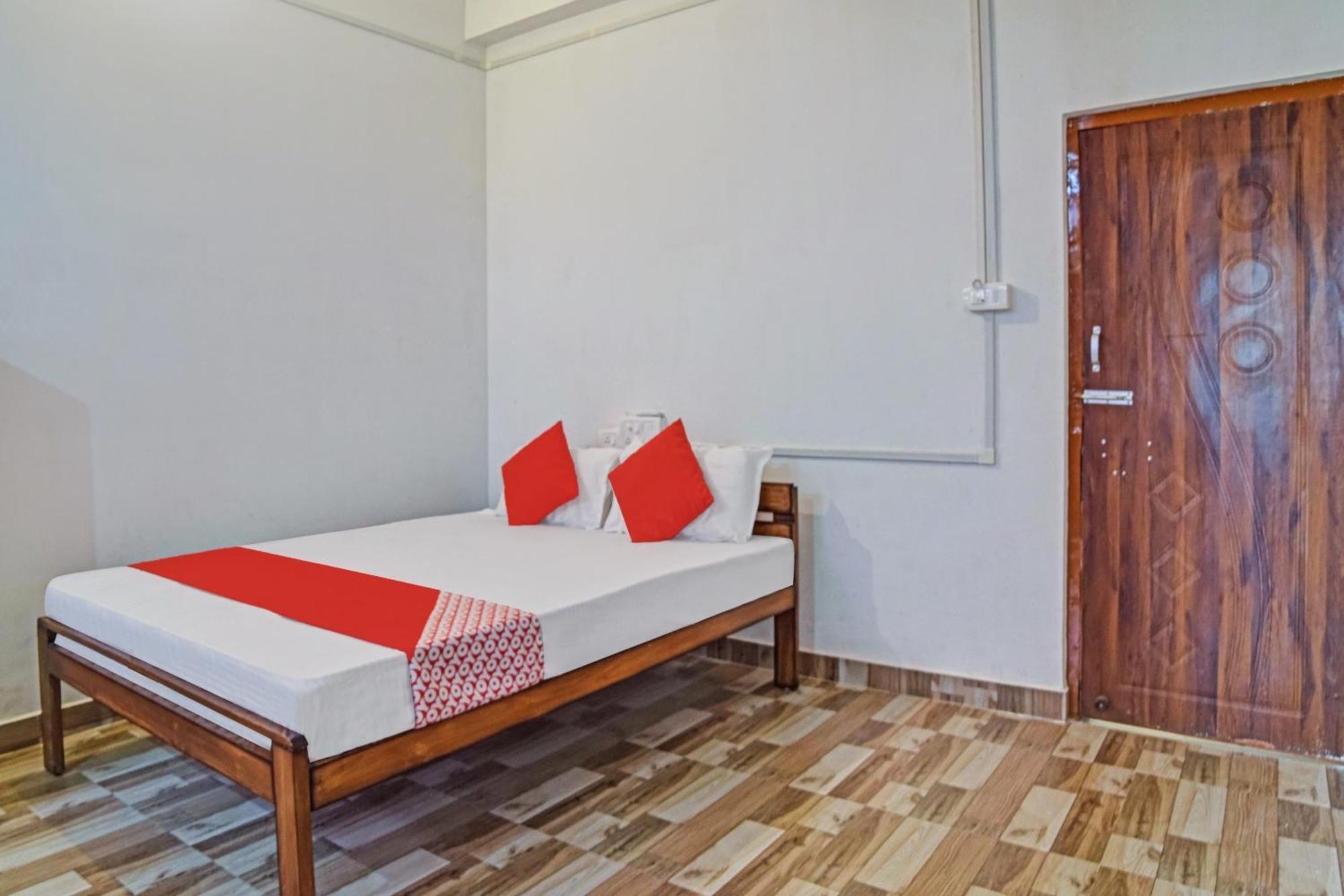 Spot On Jp Guest House Kaharpara Экстерьер фото